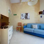 Hébergement de vacances Traditional Maltese Townhouse With Roof Terrace *