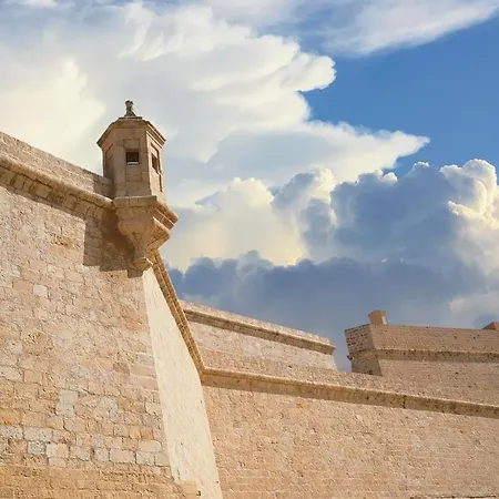 度假居 Traditional Maltese Townhouse With Roof Terrace 森格莱阿