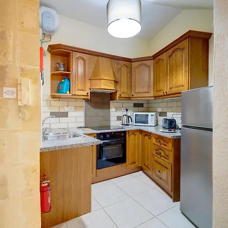 Traditional Maltese Townhouse With Roof Terrace 度假居 *