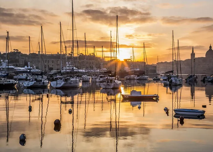Feriehus Traditional Maltese Townhouse With Roof Terrace