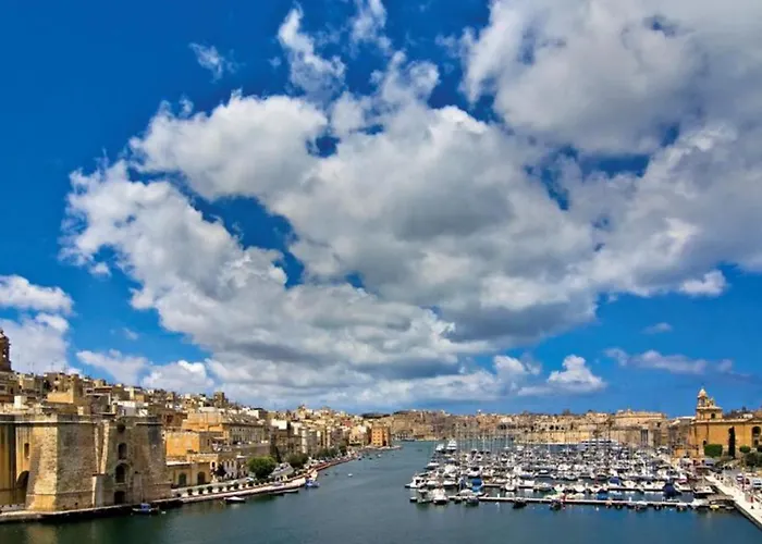 Traditional Maltese Townhouse With Roof Terrace *