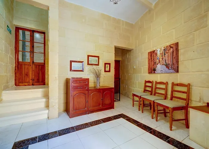 Traditional Maltese Townhouse With Roof Terrace *