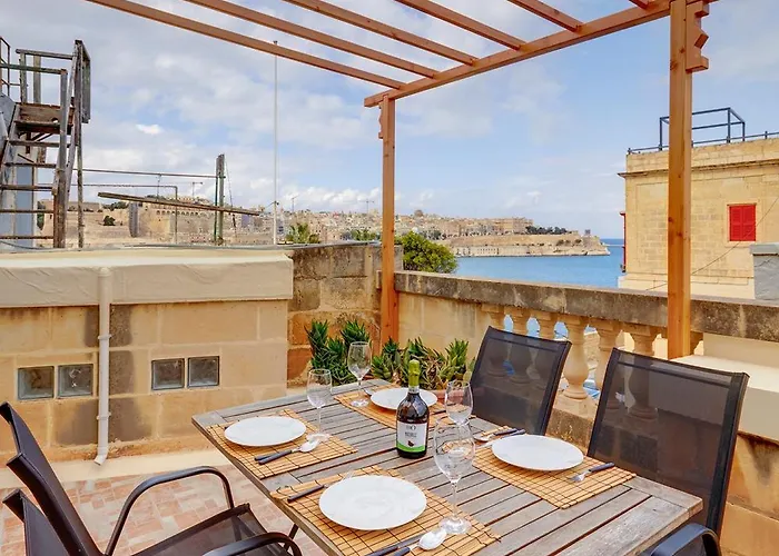 Feriehus Traditional Maltese Townhouse With Roof Terrace