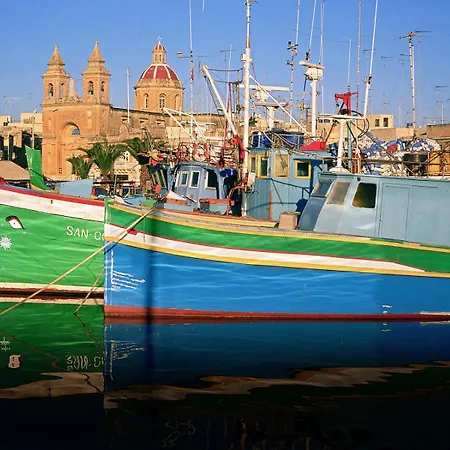 Traditional Maltese Townhouse With Roof Terrace * Senglea