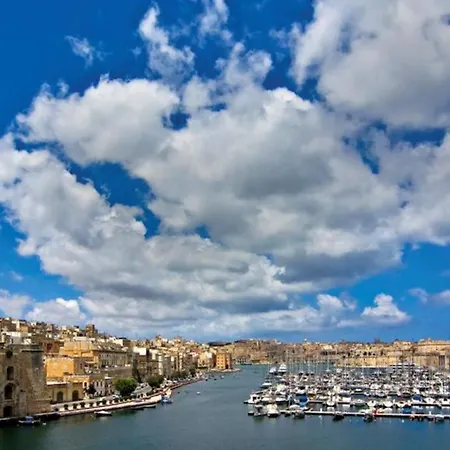 Traditional Maltese Townhouse With Roof Terrace *