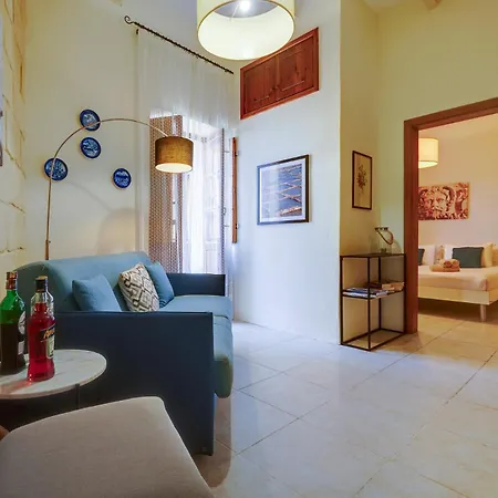 Traditional Maltese Townhouse With Roof Terrace 펜션