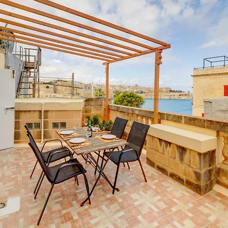 펜션 Traditional Maltese Townhouse With Roof Terrace *
