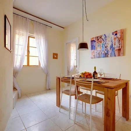 בית נופש Traditional Maltese Townhouse With Roof Terrace *