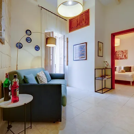 Traditional Maltese Townhouse With Roof Terrace * סנגלאה