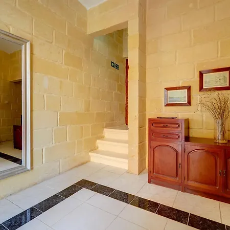 Traditional Maltese Townhouse With Roof Terrace 펜션 *