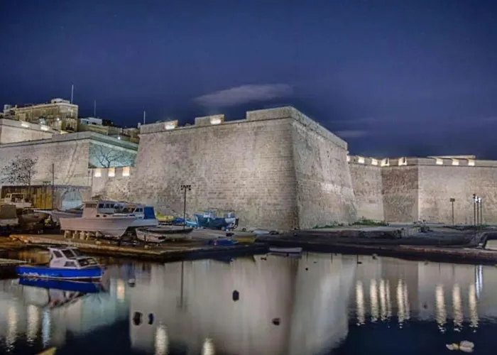 Traditional Maltese Townhouse With Roof Terrace 別荘 *