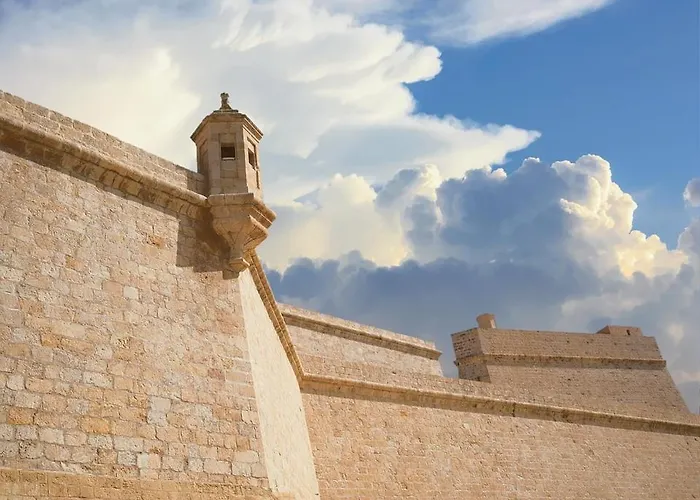 펜션 Traditional Maltese Townhouse With Roof Terrace 센글리아