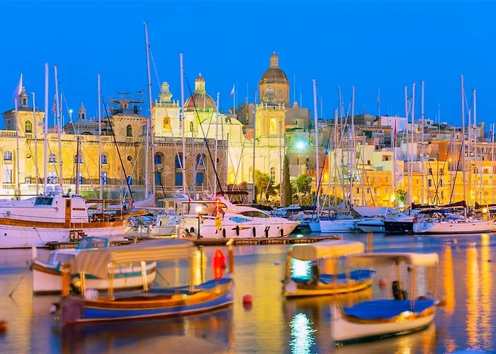 Traditional Maltese Townhouse With Roof Terrace 센글리아