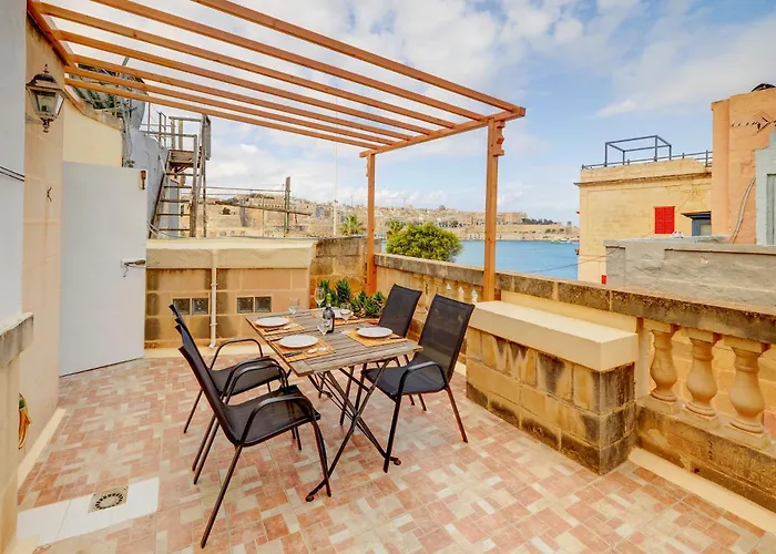 別荘 Traditional Maltese Townhouse With Roof Terrace *