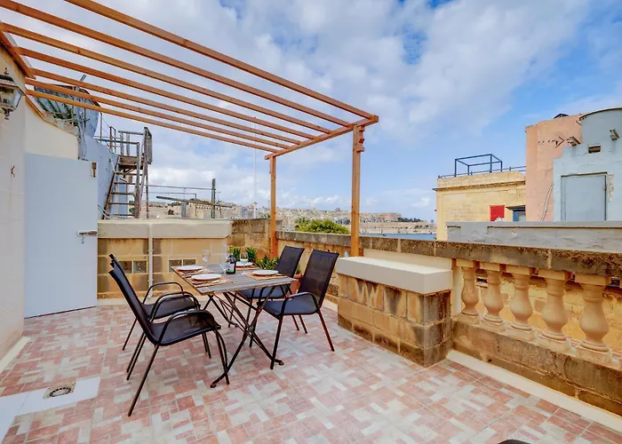 Traditional Maltese Townhouse With Roof Terrace 別荘