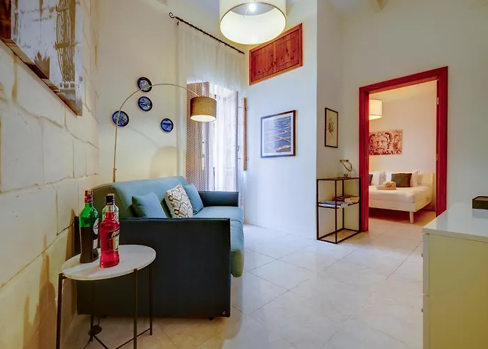 Traditional Maltese Townhouse With Roof Terrace * セングレア